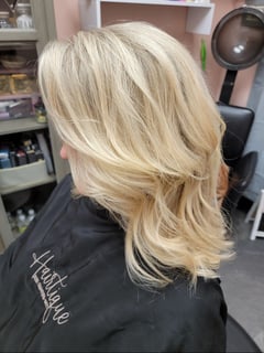 View Haircuts, Blonde, Long, Hairstyles, Beachy Waves, Women's Hair, Hair Color, Highlights, Layered, Hair Length - Bobi Crawford Butt, Oceanside, CA