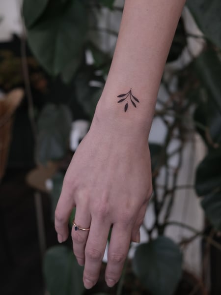 Image of  Tattoos, Tattoo Style, Tattoo Bodypart, Aesthetic, Black & Grey, Fine Line, Line Art, Arm , Wrist 