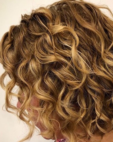 Image of  Women's Hair, Balayage, Hair Color, Shoulder Length Hair, Hair Length, Curly, Haircut, Curls, Hairstyle