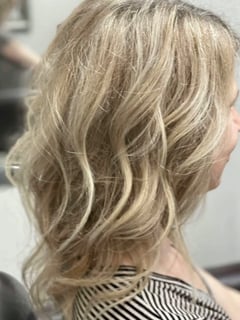 View Hair Length, Highlights, Foilayage, Blonde, Shoulder Length, Blowout, Hair Color, Women's Hair, Haircuts, Layered, Beachy Waves, Hairstyles - Heidi Anderson, Nashville, TN