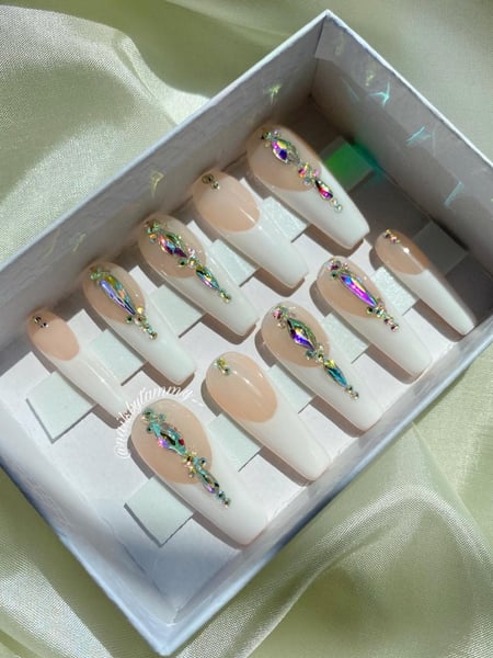 Image of  Long, Nail Length, Nails, XL, Nail Art, Nail Style, Mix-and-Match, 3D, Hand Painted, Nail Jewels, French Manicure, White, Nail Color, Beige, Glitter, Manicure, Gel, Nail Finish, Ballerina, Nail Shape, Coffin